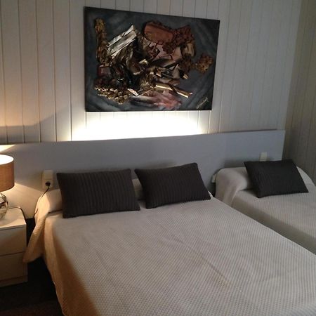 Hostal Sant Marti Пучреч Экстерьер фото